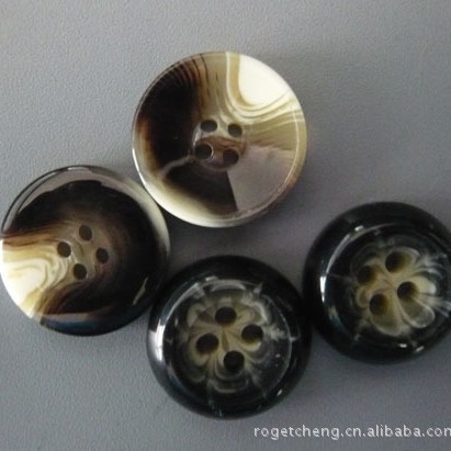生产厂家供应西装树脂纽 风衣磨砂棒花扣 树脂花纹扣子