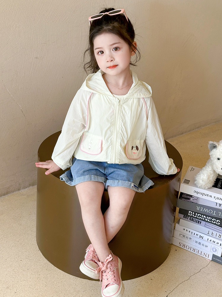 Ropa de protección solar para niñas, verano 2025, nuevo estilo, aire occidental para niños, protección UV, ropa de protección solar fina para niñas y bebés