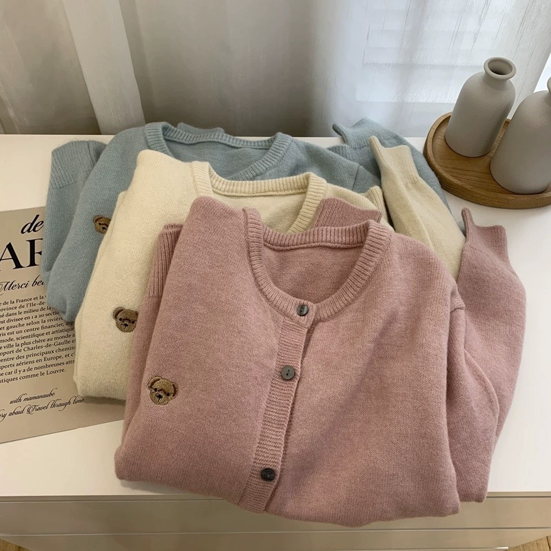 Demi-season fashionable cashmere solid color cardigan with a round…