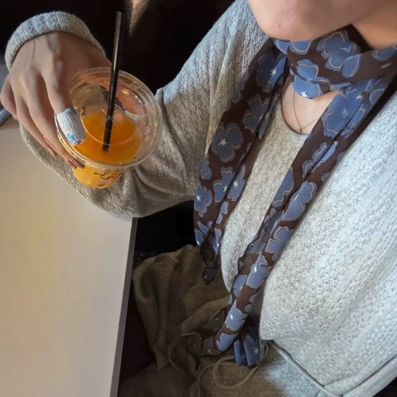 春夏は必ず入りますブルーカレー色の花のバラのスカーフ|undefined