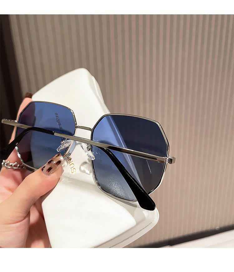 Lunettes de soleil de conduite en métal polygonal polyvalent bleu Transparent pour hommes et femmes, version coréenne, voyage en bord de mer à la mode_voghion.com