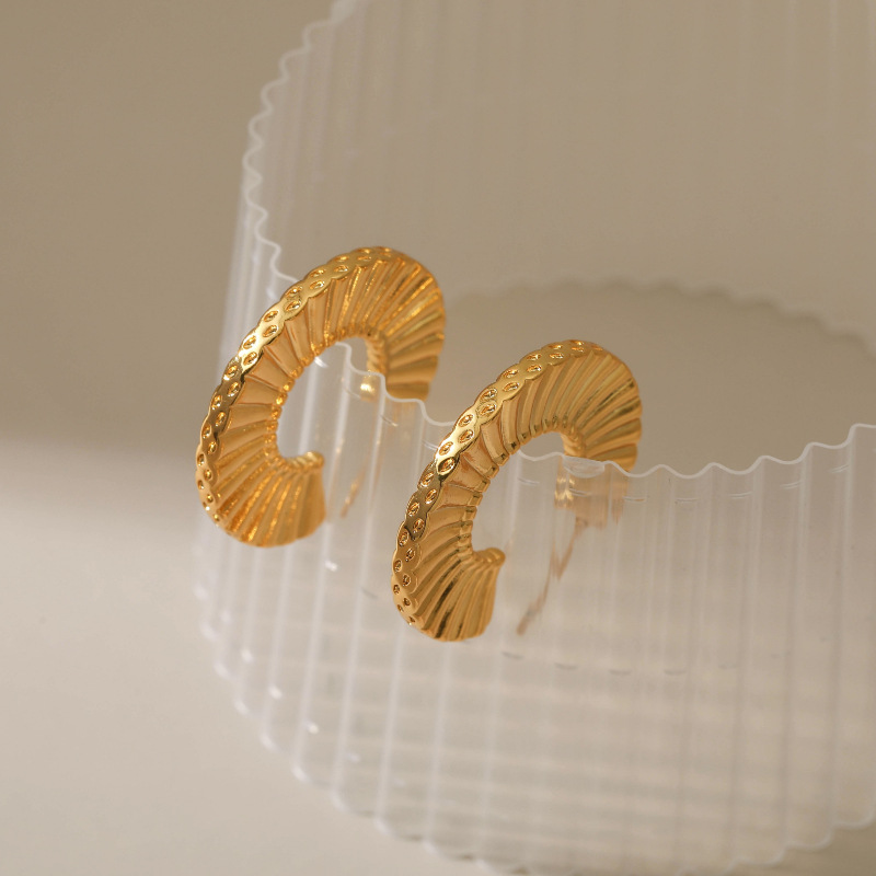 Amazon hei verkaufte europische und amerikanische fcherfrmige halbkreis frmige gestreifte Design RetroOhrringe Kupfer beschichtet 18 Karat echtes Gold Ohrringepicture3