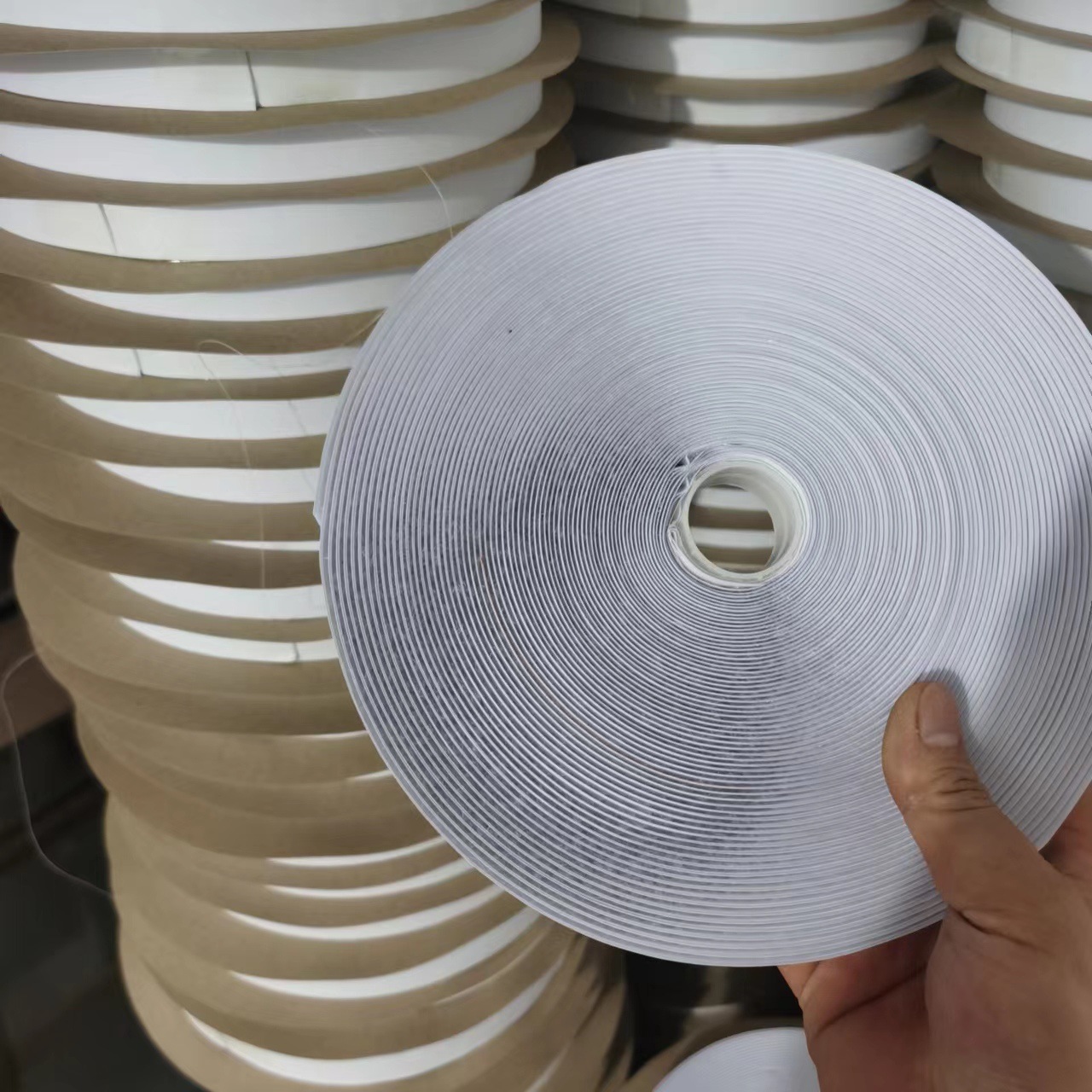 Adhesivo de doble cara Hebilla de Velcro Superficie de gancho de nylon Superficie de lana Pegatinas para madre e hijo con adhesivo Fábrica de velcro