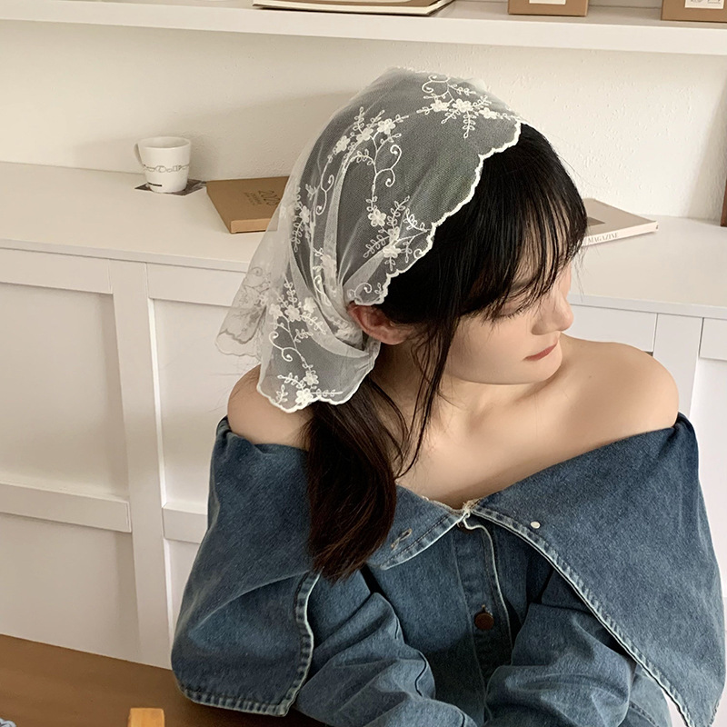 Pañuelo en la cabeza Verano femenino pastoral primavera y verano nuevo estilo de encaje pañuelo en la cabeza con serpentina bufanda pequeña para atar el pelo bufanda triangular bufanda de encaje