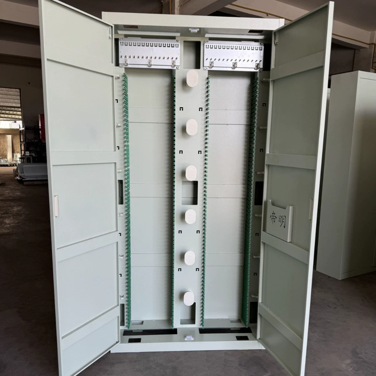 Оптический распределительный шкаф напольный на 1440 волокон, внутренний, с прямой установкой, ODF-шкаф, распределительный шкаф для оптоволокна