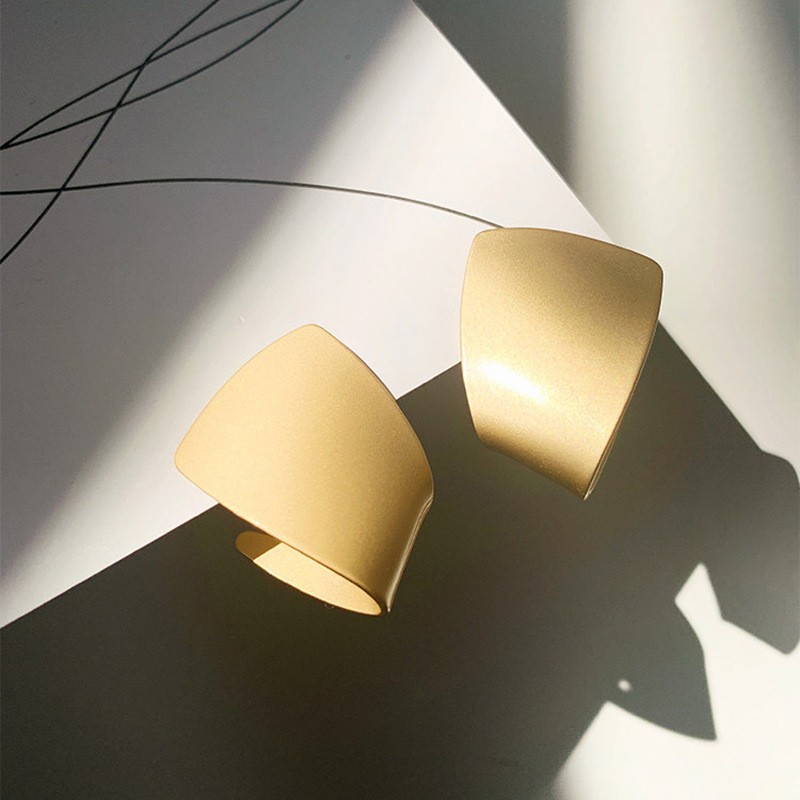 Pendientes de perlas de mariposa de flores retro de oro real, agujas de plata galvanizadas, pendientes de diseño exagerado, pendientes de sentido avanzado de nicho