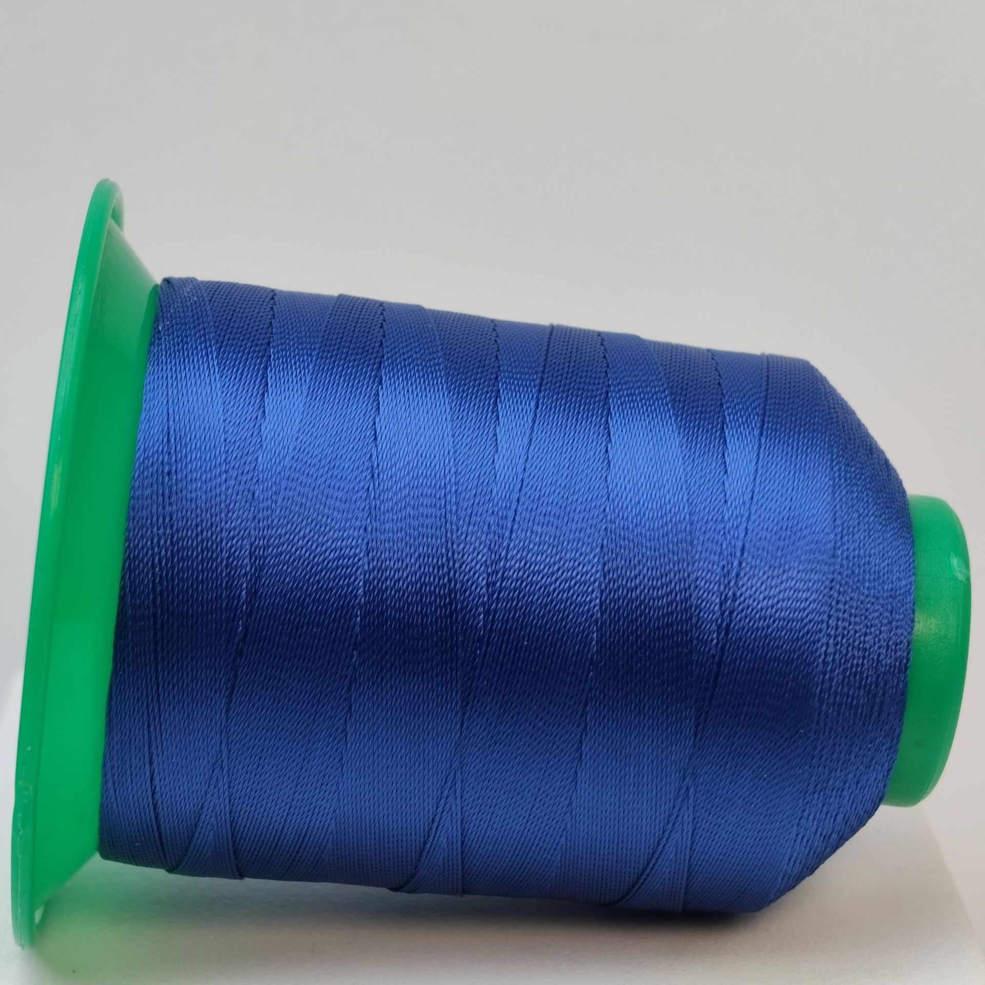 660*4 주 * 900 미터 * 군청색