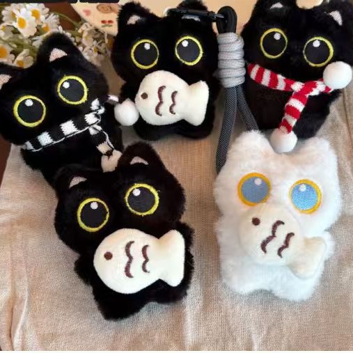 Pequeño pez, ojos grandes, gato negro, gato blanco, colgante, muñeca de peluche, colgante, llavero, pequeño gato negro, colgante