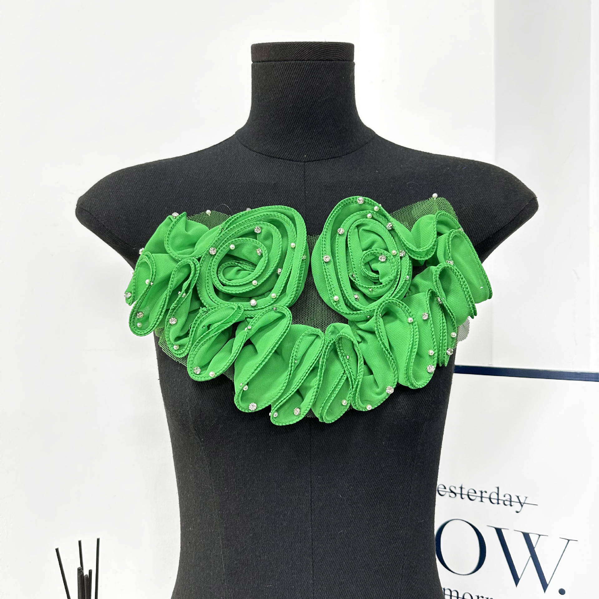 Rose de alto valor de cara con diamantes multicapa plegado flor tridimensional vestido vestido vestido vestido de baile accesorios de decoración