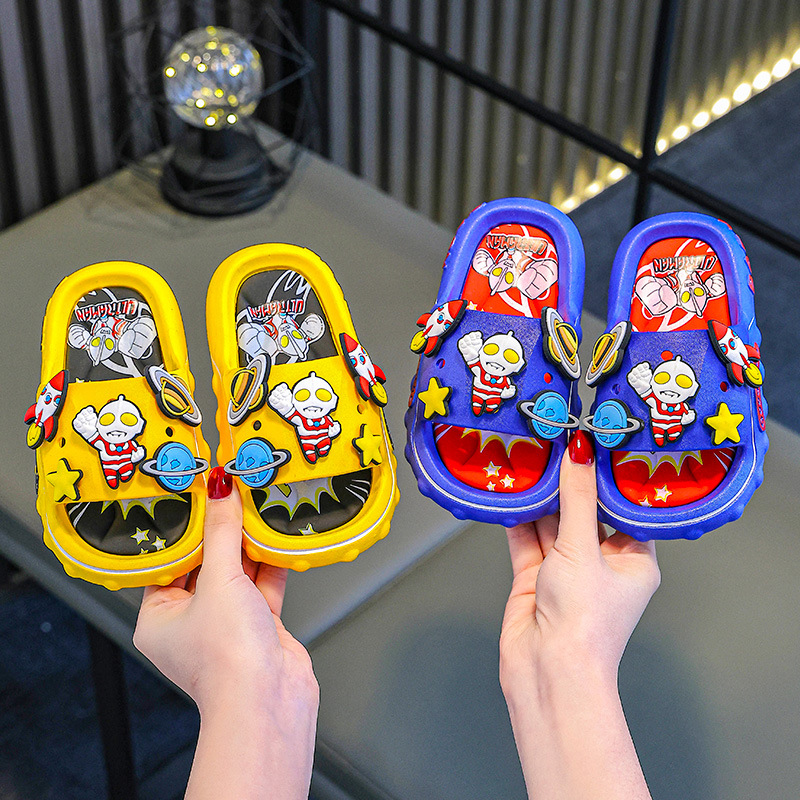 Zapatillas infantiles de verano Ultraman, niños antideslizantes, baño interior, niños mayores, anti-choque, sandalias de fondo suave para niños