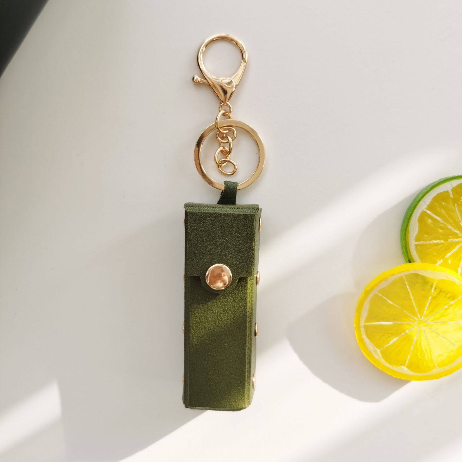 Fábrica directa remache lápiz labial bolsa llavero pequeño regalo PU cuero portátil transfronterizo coche bolsa colgante