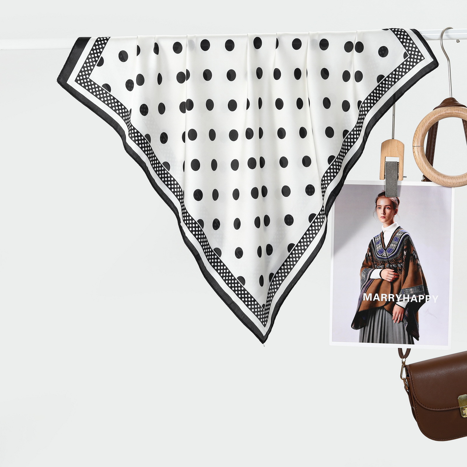 Lenço pequeno de seda feminino com estampa de bolinhas ao estilo francês, um novo lenço versátil e elegante, ideal para as festas de fim de ano._voghion.com