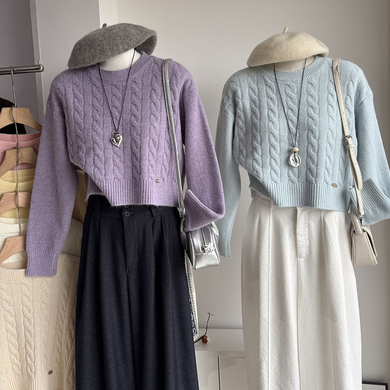 2026 Autumn/Winter New Korean Style Round Neck Loose Thick Cable Knit Short Sweater for Petite Women 7248