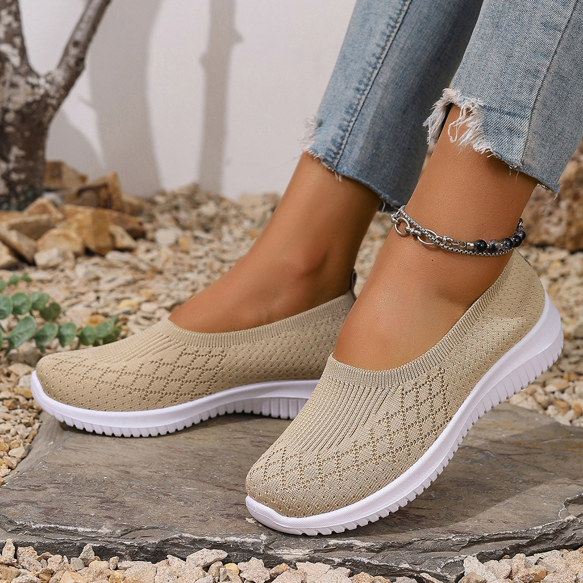 Mother Shoes Women's Foreign Trade New Old Beijing Cloth Shoes Soft Sole Comfortable Casual sneaker Cross-border plus size Women's Shoes