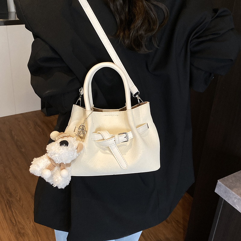 Bolso de cubo portátil de gran capacidad de moda de alta gama para mujer 2025 nuevo estilo de estilo occidental, bolso de mensajero de un solo hombro de lujo ligero