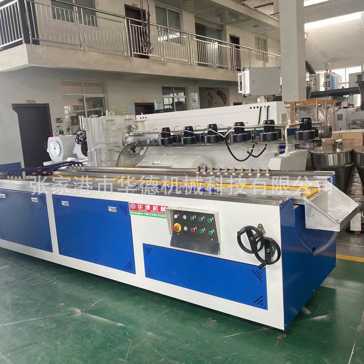 PE木塑生产线 PE木塑生产线