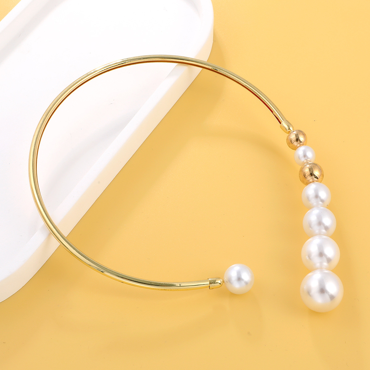 Date, Tea Party Occasion Artificial Pearl, Metal Material Geometric Pattern Modern Style Classic Style Geometric Artificial Pearl Metal Choker Wholesale