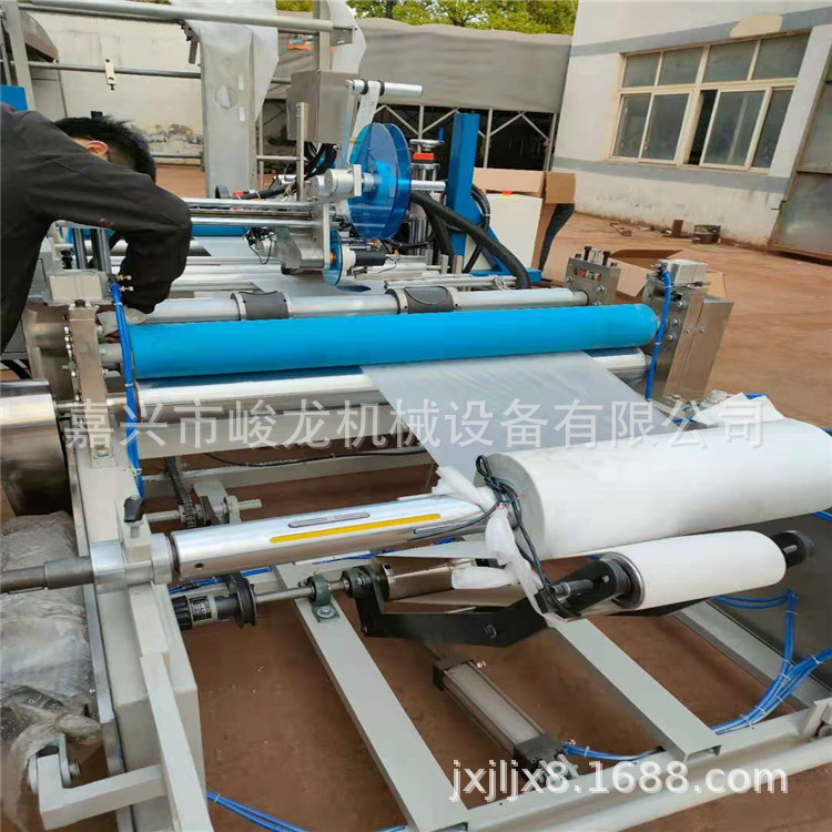 峻龙机械生产无纺布一次性孔巾机器 防水床单垫单折叠机 打孔床单