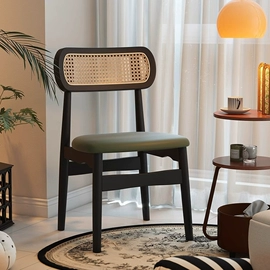 餐桌;实木床;斗柜