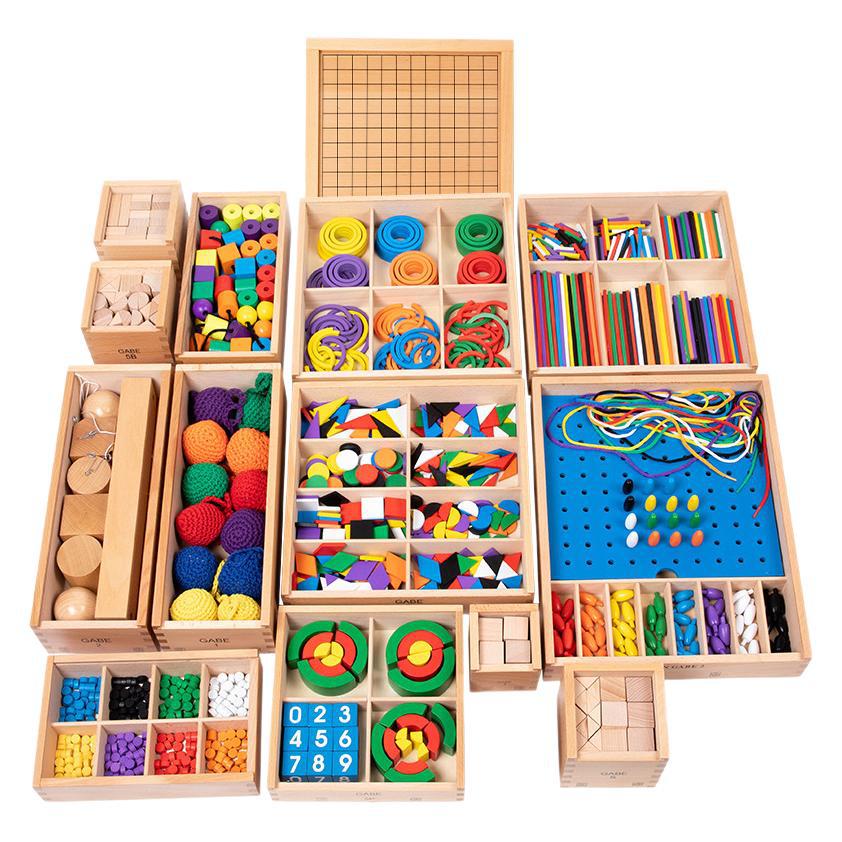 Libro de texto de sincronización de matemáticas de primer grado de primaria, geometría de conteo de reloj, libro de segundo grado, conjunto de caja de regalo de material didáctico Montessori