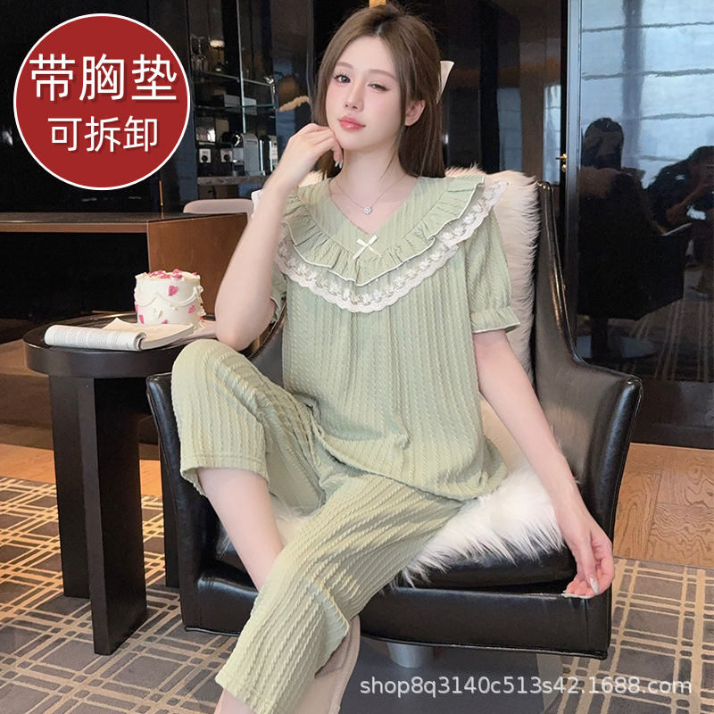 가슴 패드가 있는 OEM 공장 루즈한 반팔 크롭 팬츠 브라리스 컵 세트 여성용 잠옷 파자마 홈웨어 여름