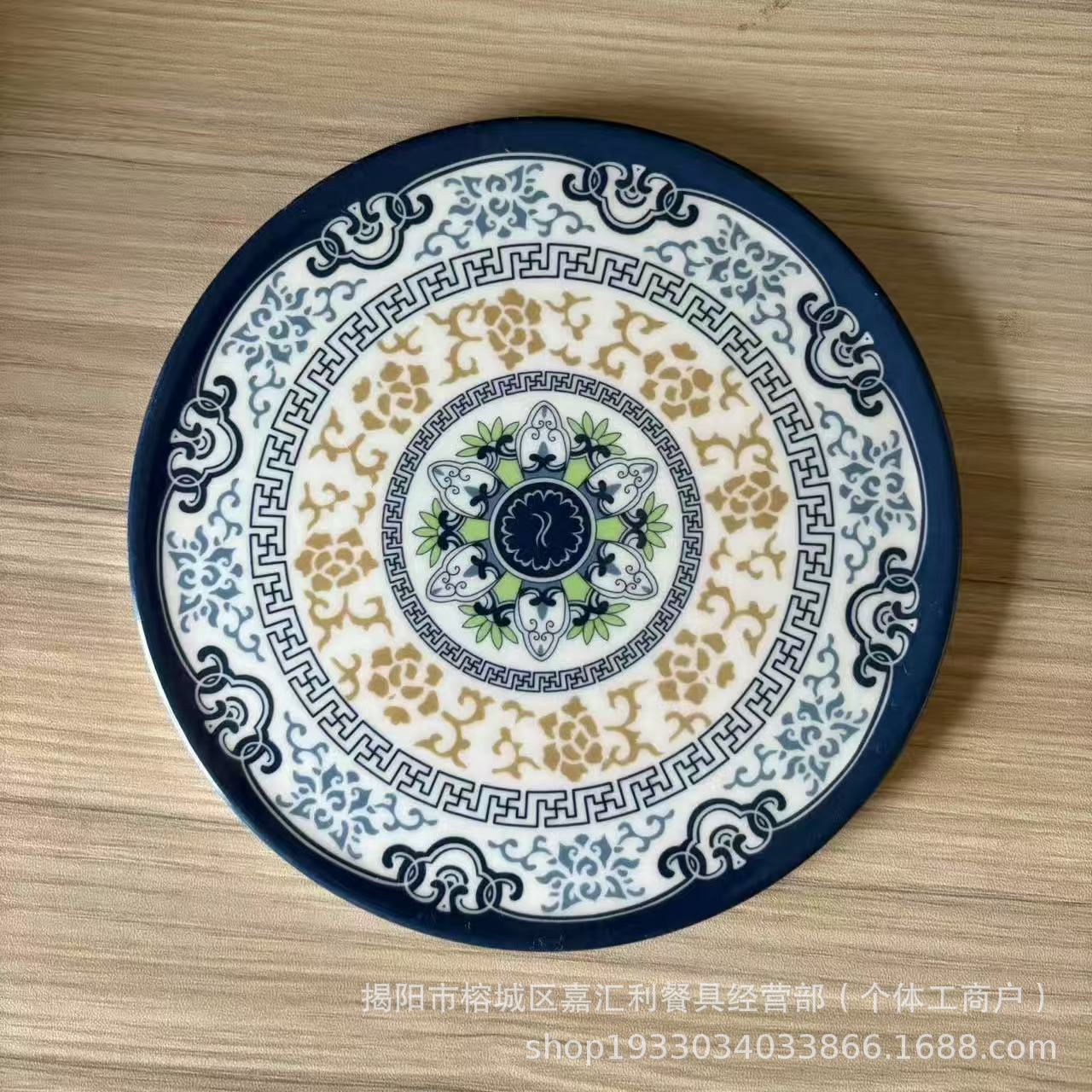 클래식 블루와 화이트