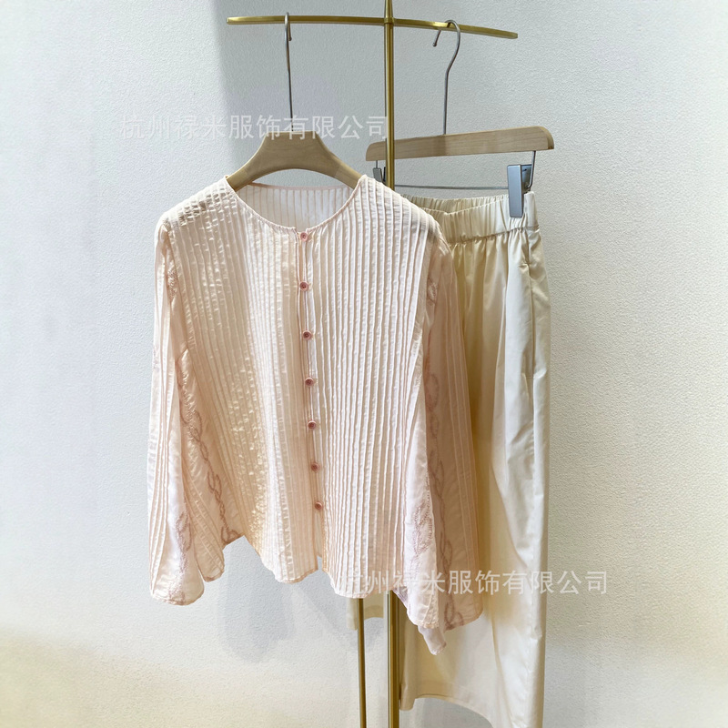 I love the clothes so much! Wisteria flower~poetic pink top with striped shirt, available for dropshipping