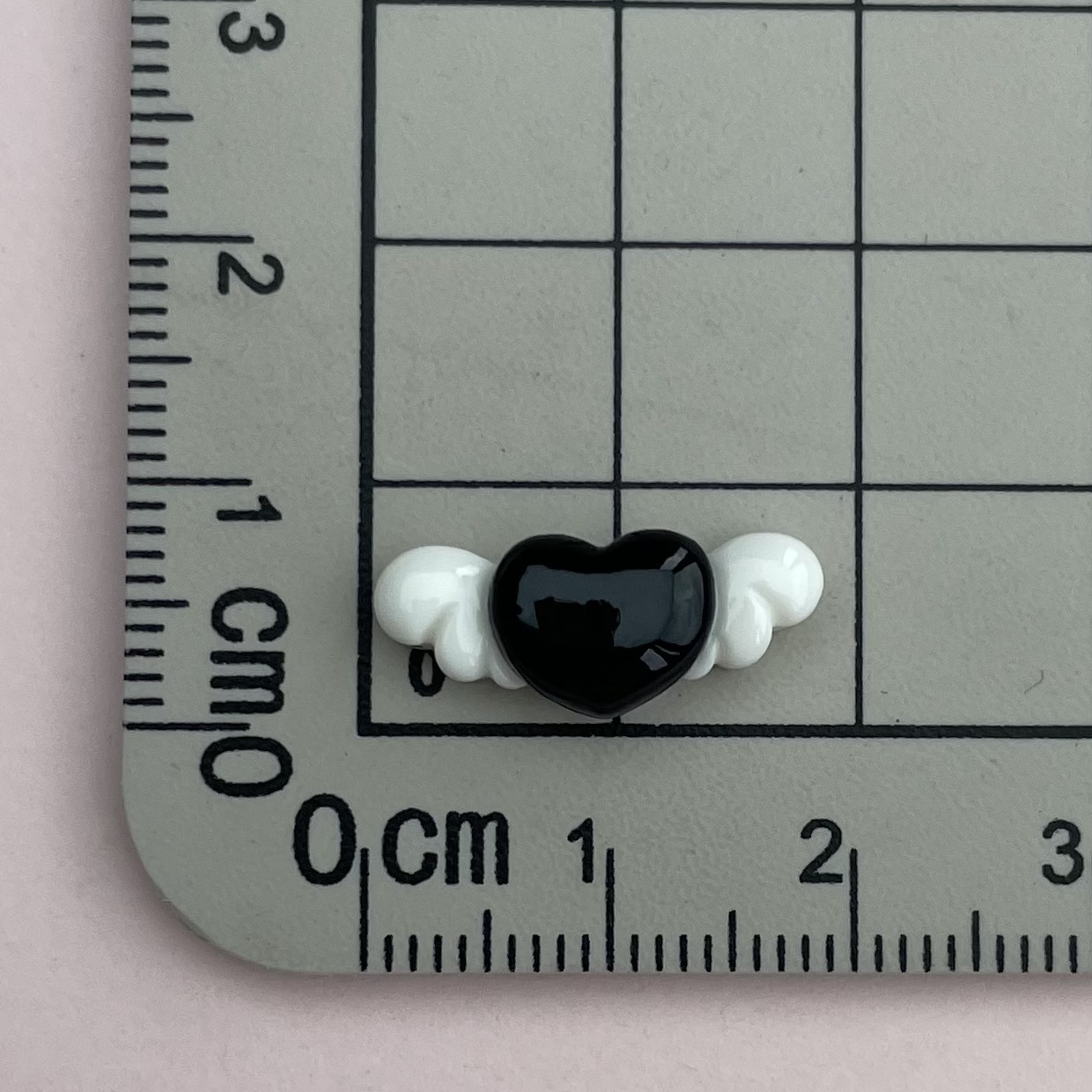 Alas negras hueso blanco brillante mini tamaño pequeño resina accesorios crema teléfono Shell clip de pelo negro y blanco pendientes