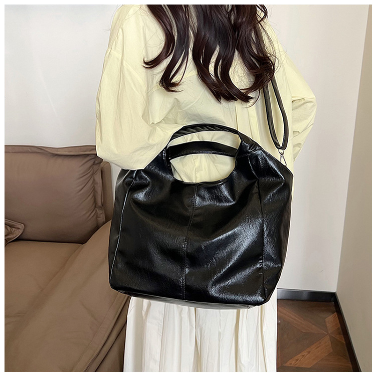 Cross-border large-capacity women's 2024 new style fashionable retro single-shoulder crossbody bag, trendy and simple commuter tote bag undefined