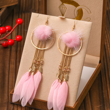 黛茜秋冬款立体毛球羽毛耳环女欧美时尚长款流苏耳饰新娘红色耳坠