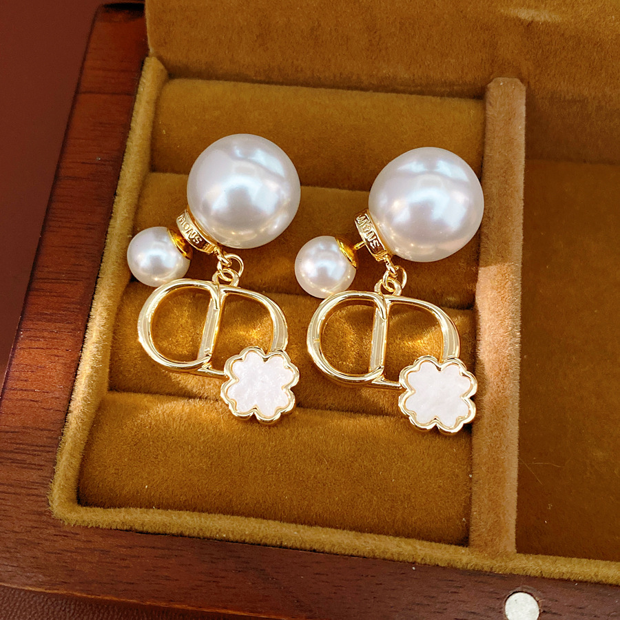 Agujas de plata flores de nariz de cerdo un temperamento diario de perlas pendientes versátiles ligeros de lujo de alta sensación de pendientes