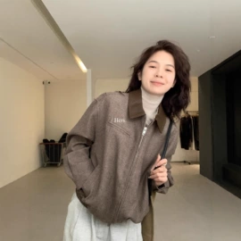 女式针织衫;女式T恤;休闲裤