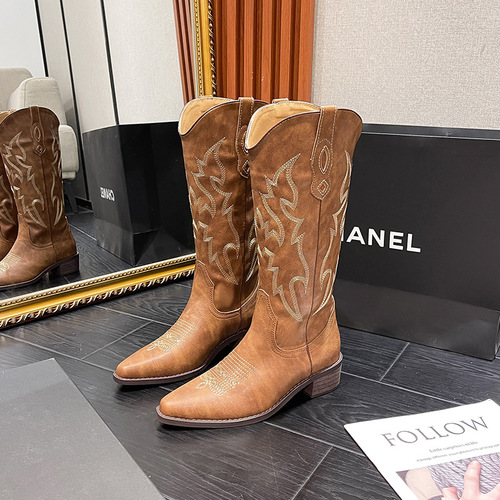 Retro Embroidered Leather Western Cowboy Boots for Women, Autumn Season: Pointed Toe, Chunky Heel, Slip-On Design—Versatile Rider-Style Boots