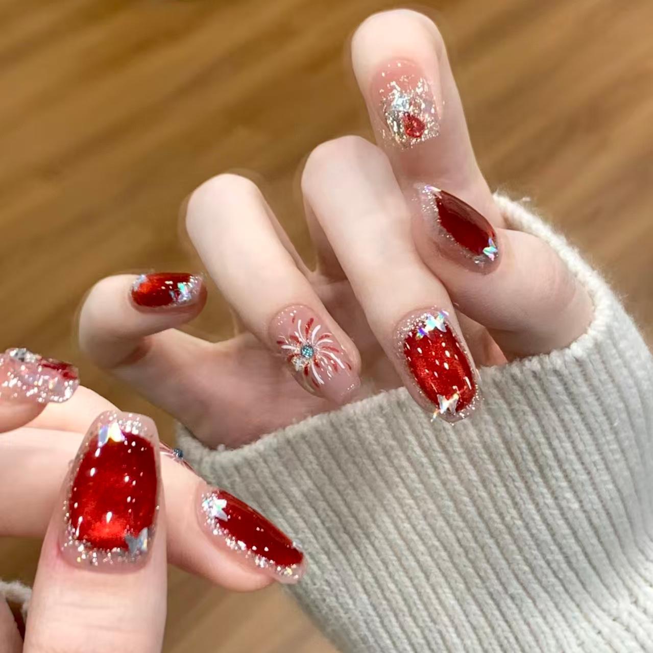 Fuegos artificiales rojos de Año Nuevo, armadura de guerra, ojo de gato medio manual, uso de uñas, productos terminados, parches de uñas falsas blanquear