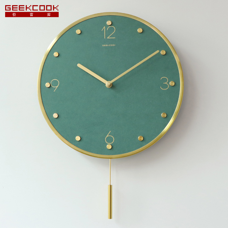Metal mudo reloj de oscilación: Color de lujo ligero moderno lujo ligero ins Reloj de pared latón escala color MDF reloj cara