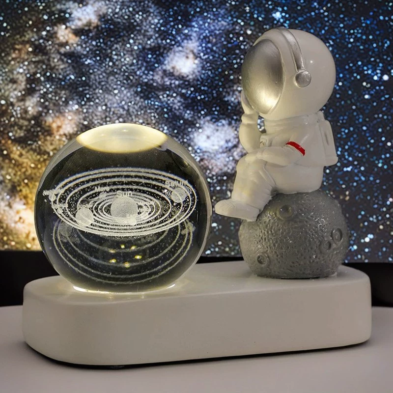 Светящийся 3d внутренняя резьба хрустальный шар астронавт ночной свет подарок на день рождения столешница украшения маленькие подарки для мальчиков