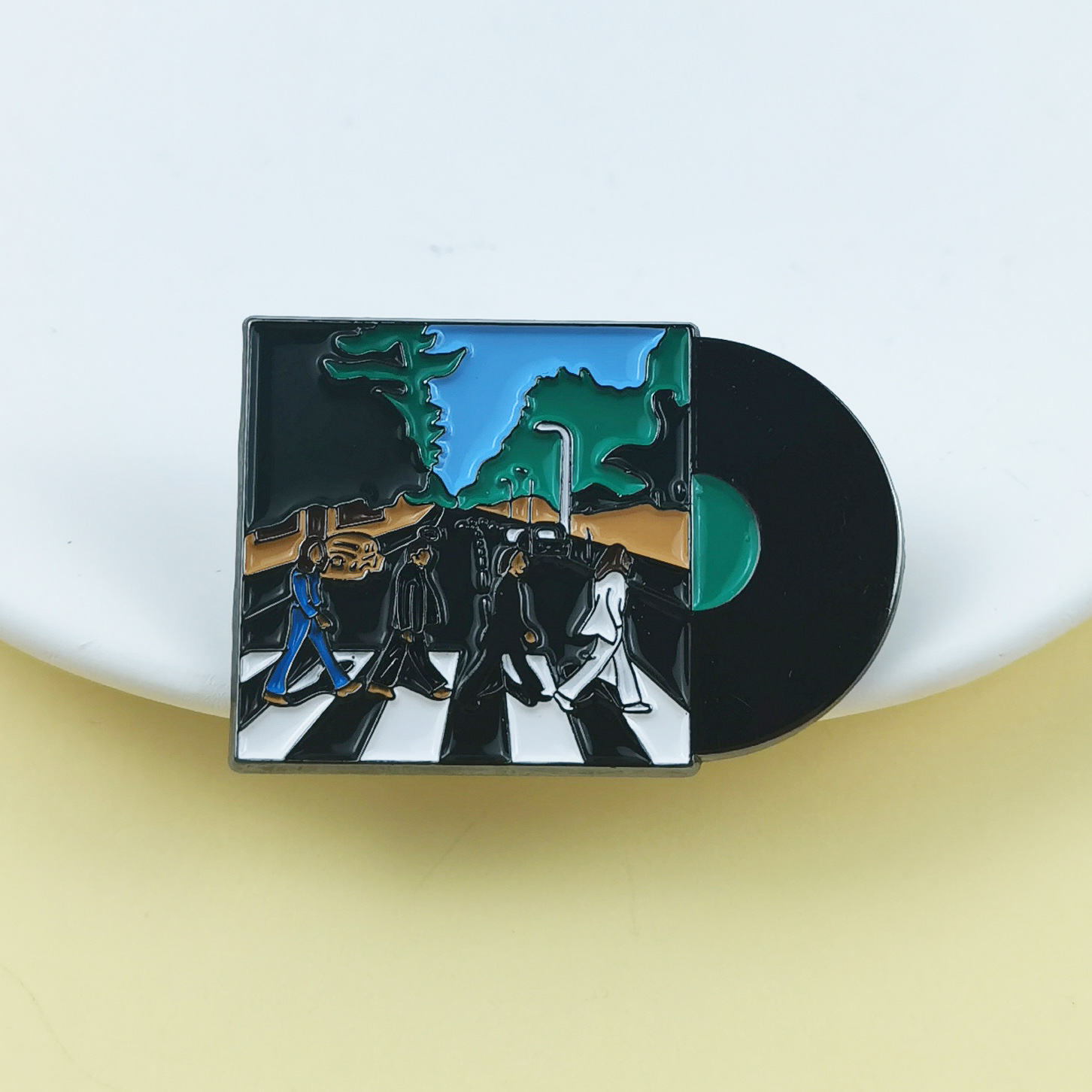 ヨーロッパとアメリカの漫画ビニールレコードスタイルブローチクリエイティブバンドアルバム音楽周辺金属バッジアクセサリー卸売