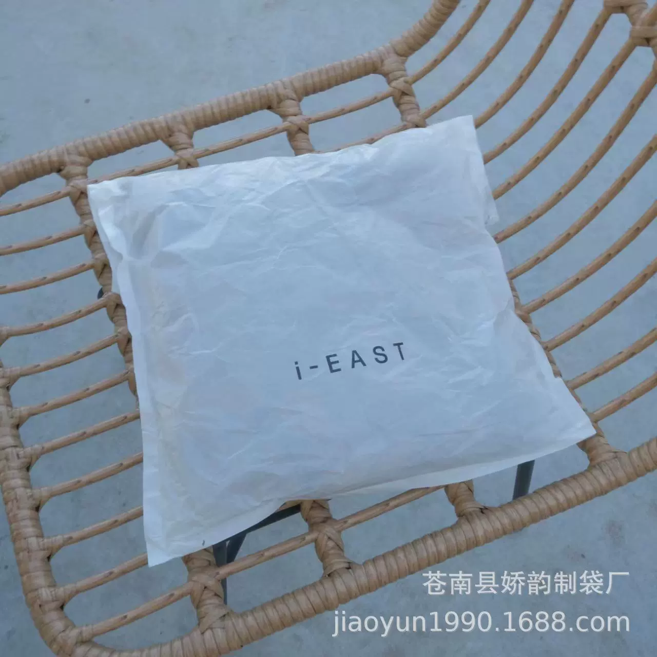 现货新型蜡纸服装包装自粘纸袋防水防潮纸可循环打包内袋牛皮纸