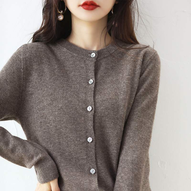ニットの女性のカーディガンのセーターのコートのショートタイプの春と秋の新型の修身はやせています。|undefined
