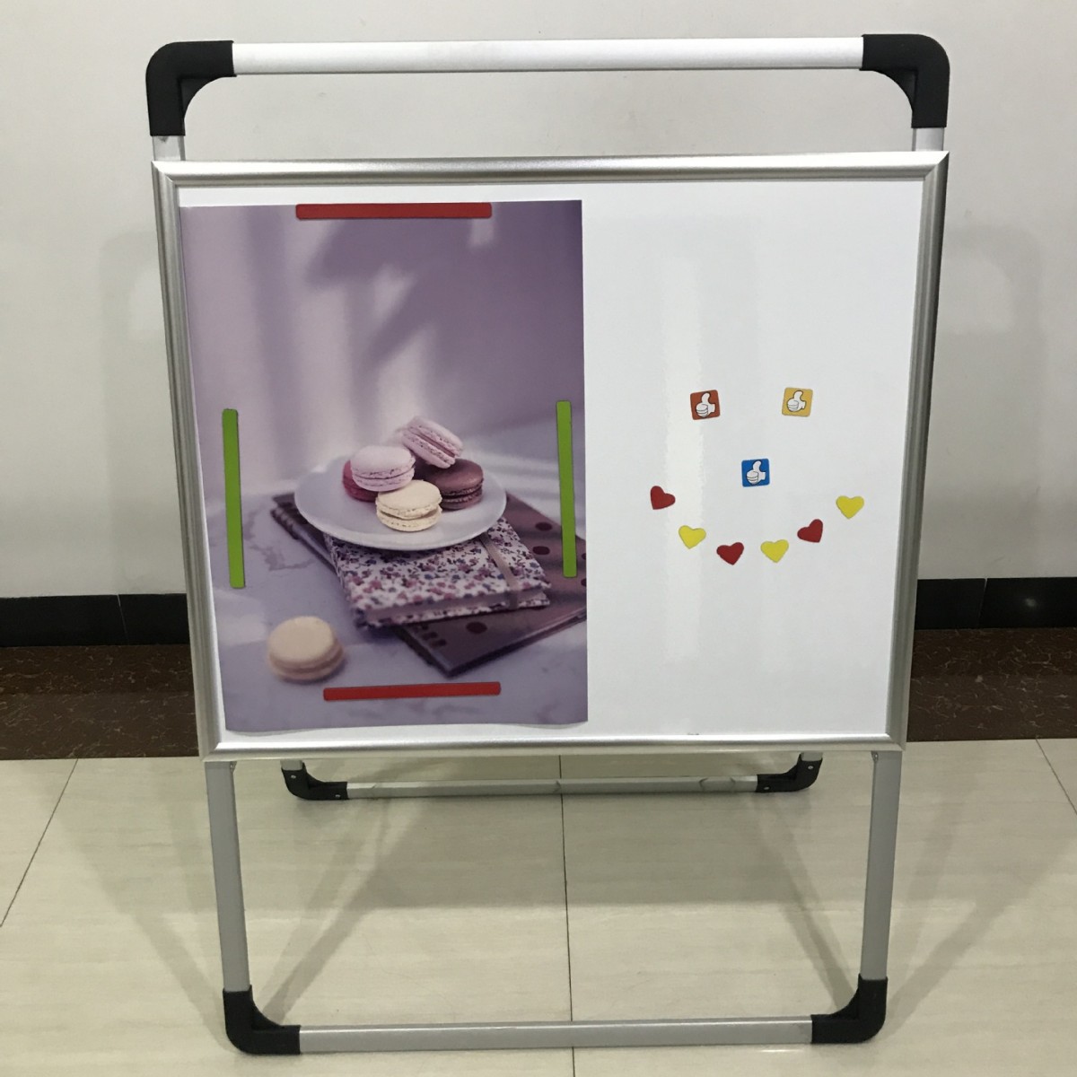 室内室外商品广告展示海报带磁背板可直接用磁石贴画海报架