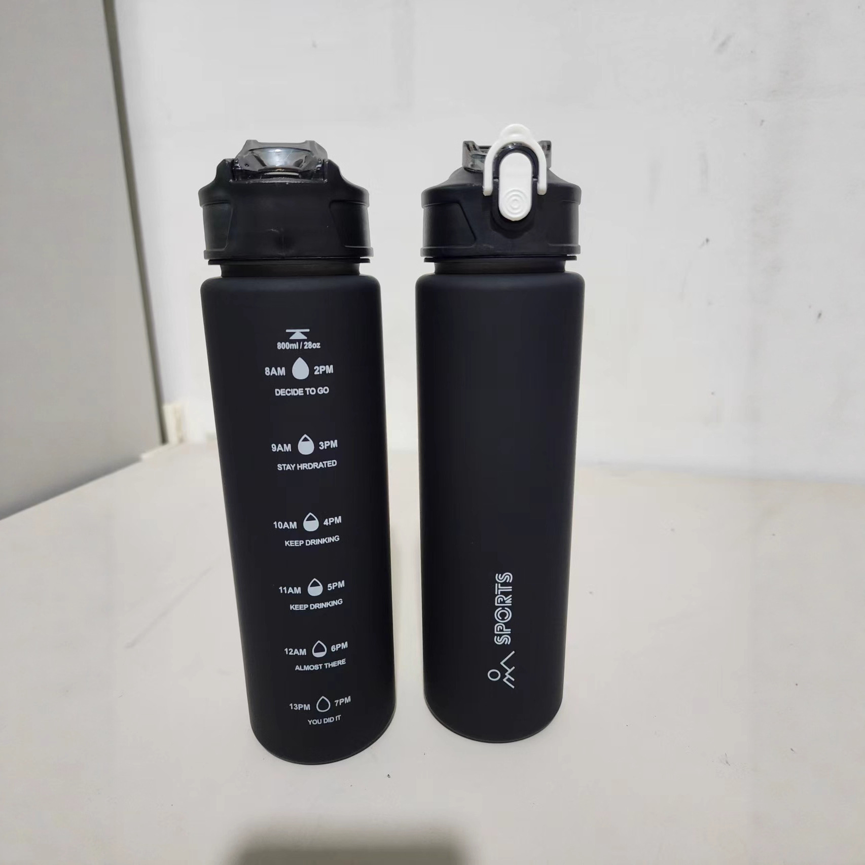 跨境水杯塑料水壶炫酷双色亚马逊推品运动水杯高颜值ins同款