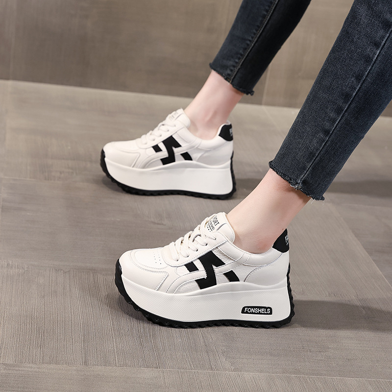 Giày sneaker nữ đế dày tăng chiều cao phong cách Đức Huấn — Cơm trắng mơ