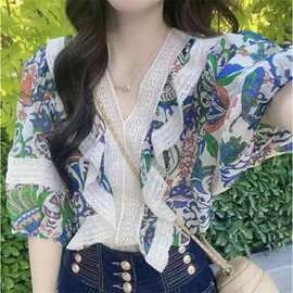 夏新款V领蕾丝拼接碎花减龄上衣女设计感小众甜美花边泡泡袖衬衫