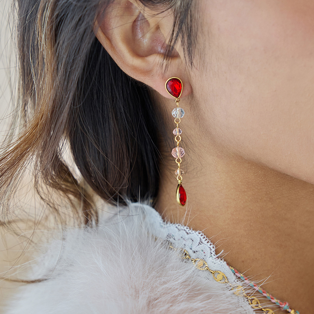 Wanxing Europa y América gota de agua aretes de vidrio rojo bordillo ligero de lujo auriculares de acero inoxidable joyas transfronterizas nicho diseño