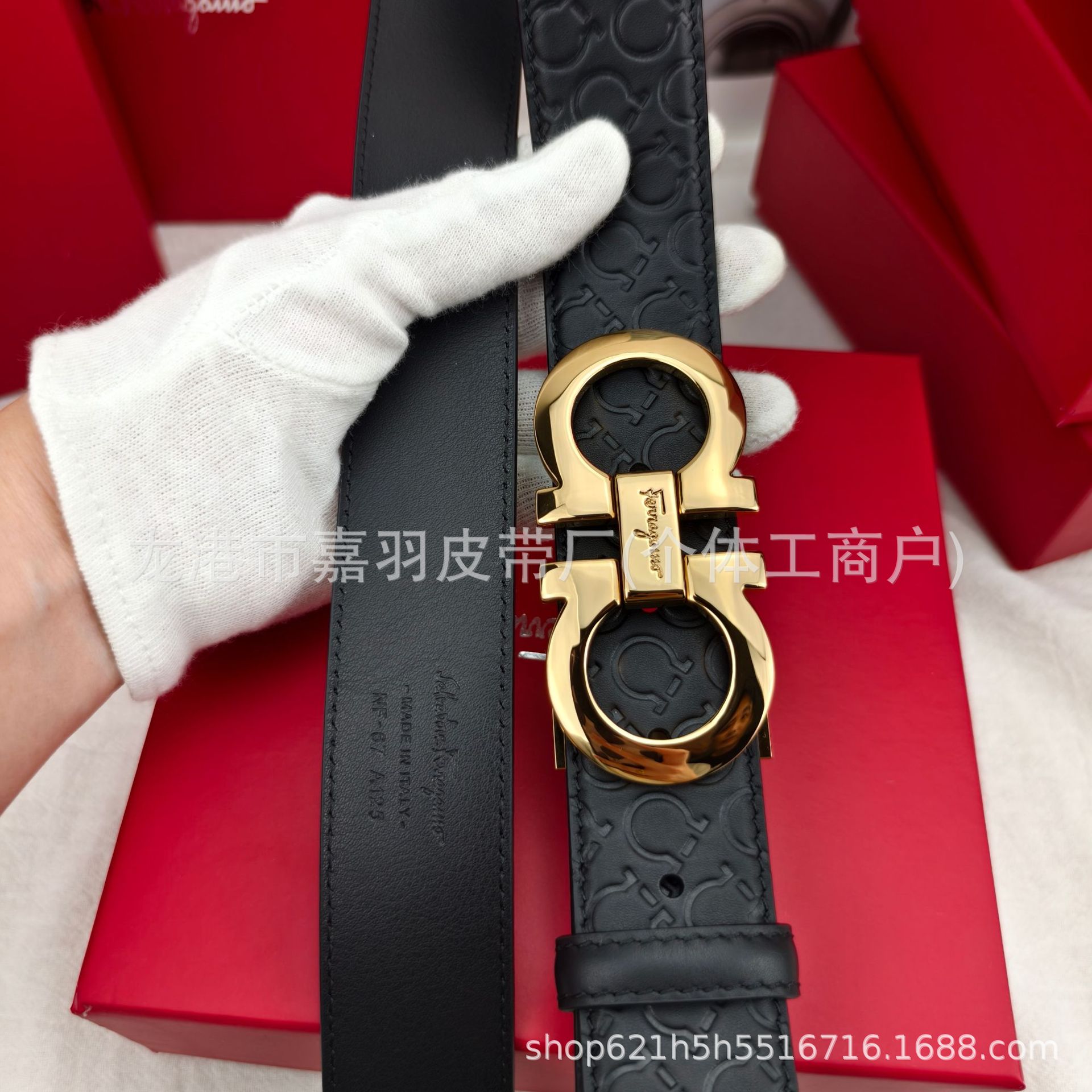 말굽 패턴 골드 버클