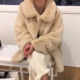 可爱减龄小毛熊 翻领单排扣宽松毛毛短外套
