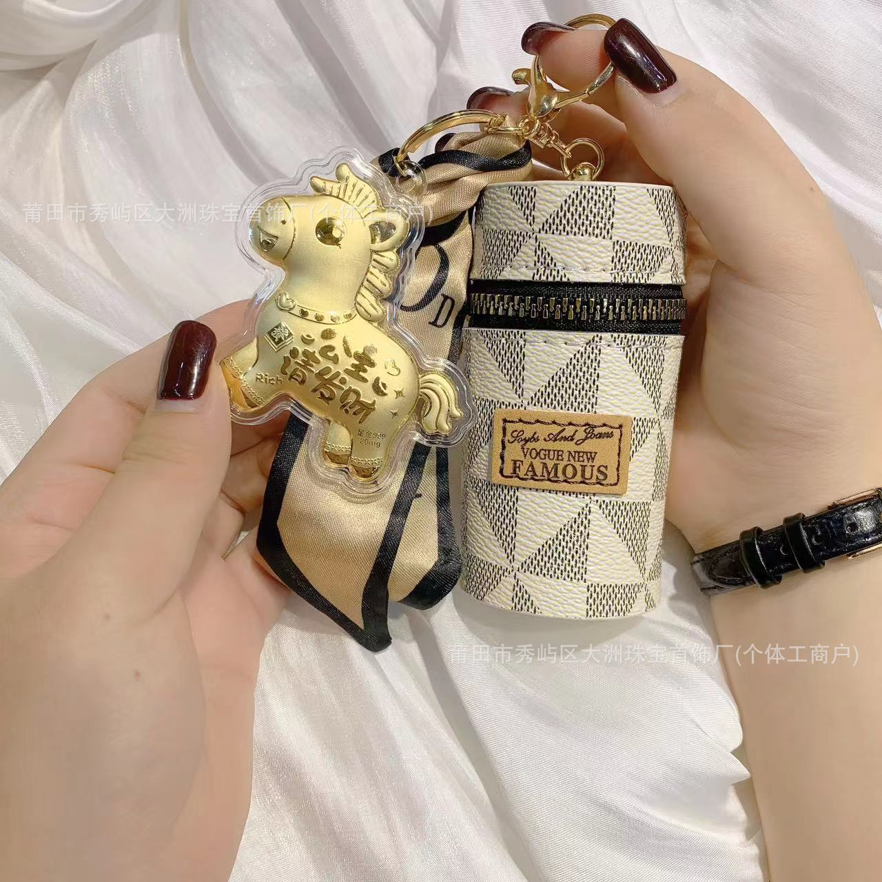 Año del Caballo de oro llavero de automóvil pequeño colgante 999 dinero de inmediato bolso llavero personalizado pequeño regalo