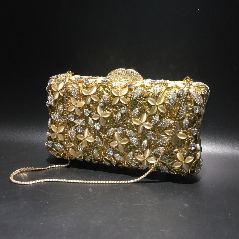 * BL109 taladro de ojo de gato cuatro hojas flor de diamantes bolsas de cristal de metal hueco bolsas de cena de diamantes hechas a mano bolsas doradas