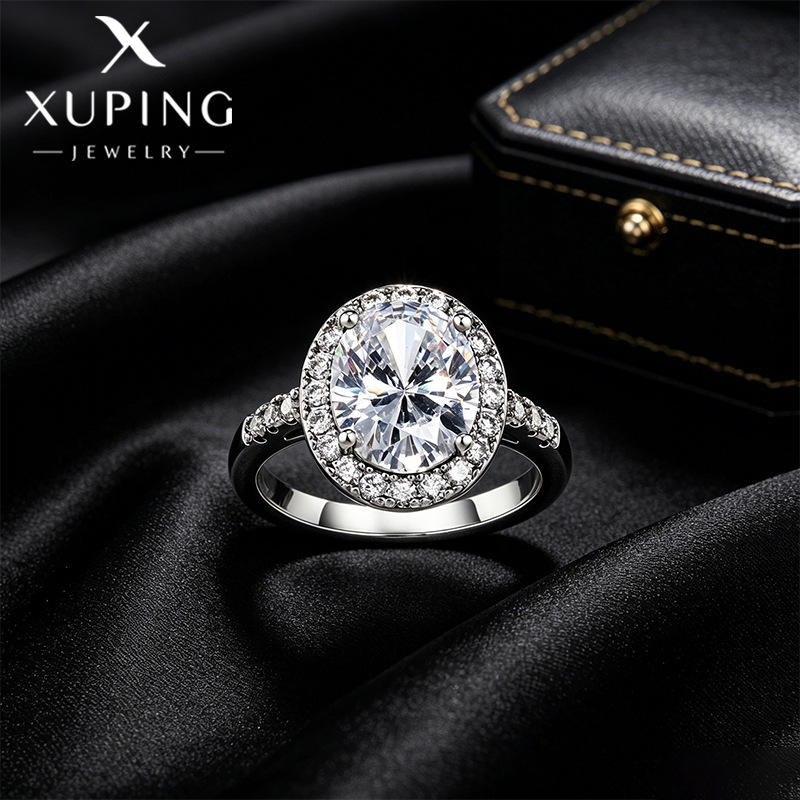 Xuping estilo lujoso temperamento ligero huevo de paloma anillo de aleación de cobre incrustado con gemas artificiales geometría elíptica anillo elegante