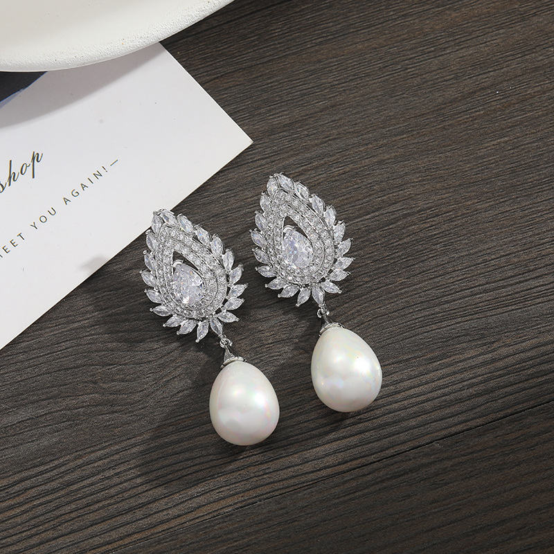 Elegante øreringe med dråbedesign i sølv til kvinder_voghion.com